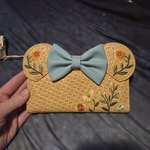 Disney Loungefly Minnie Raffia Wallet